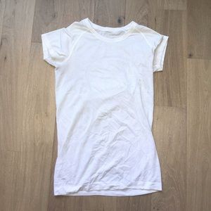 White lulu swiftly tech top size 6